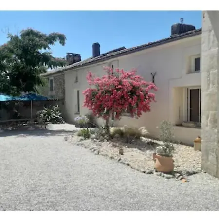 Havre De Paix En Charente Maritime Avec 3 Formules D Sur Mesure De 1 A 14 Voyageurs * Gemozac